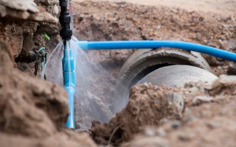 signs of a burst pipe